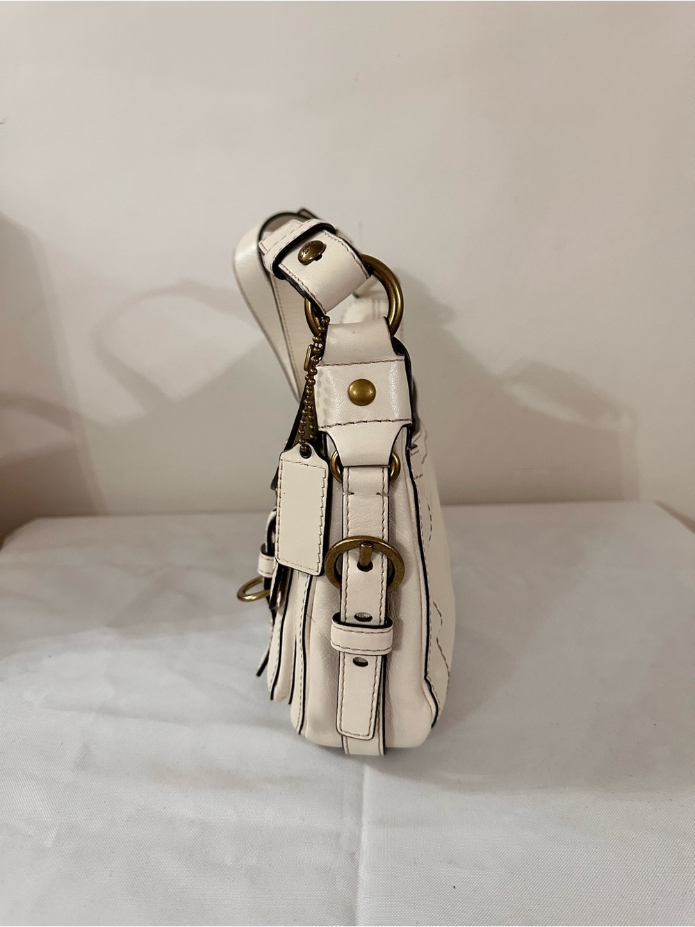 Coach Cream Leather Shoulder Bag with Buckle Pockets - Picture 3 of 9